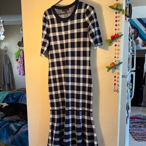 NWOT Banana Republic Gingham Knit Midi Sweater Dress. It features a classic